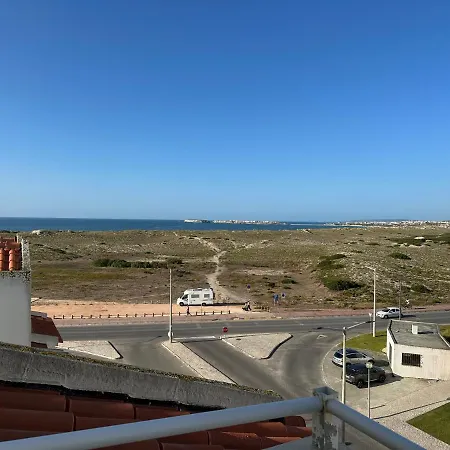 87 - Beachfront Duplex Apartman